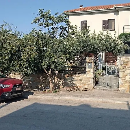 House With Garden Appartamento Agria